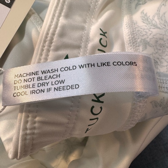 Tuckernuck White Wildflower 14” Elena Tennis Skirt Size Large NWT - Picture 7 of 13